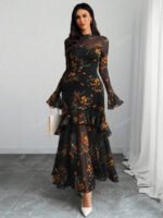 ⁦فستان بطبعة ملونة وأكمام بتصميم البتلات⁩ - الصورة ⁦2⁩